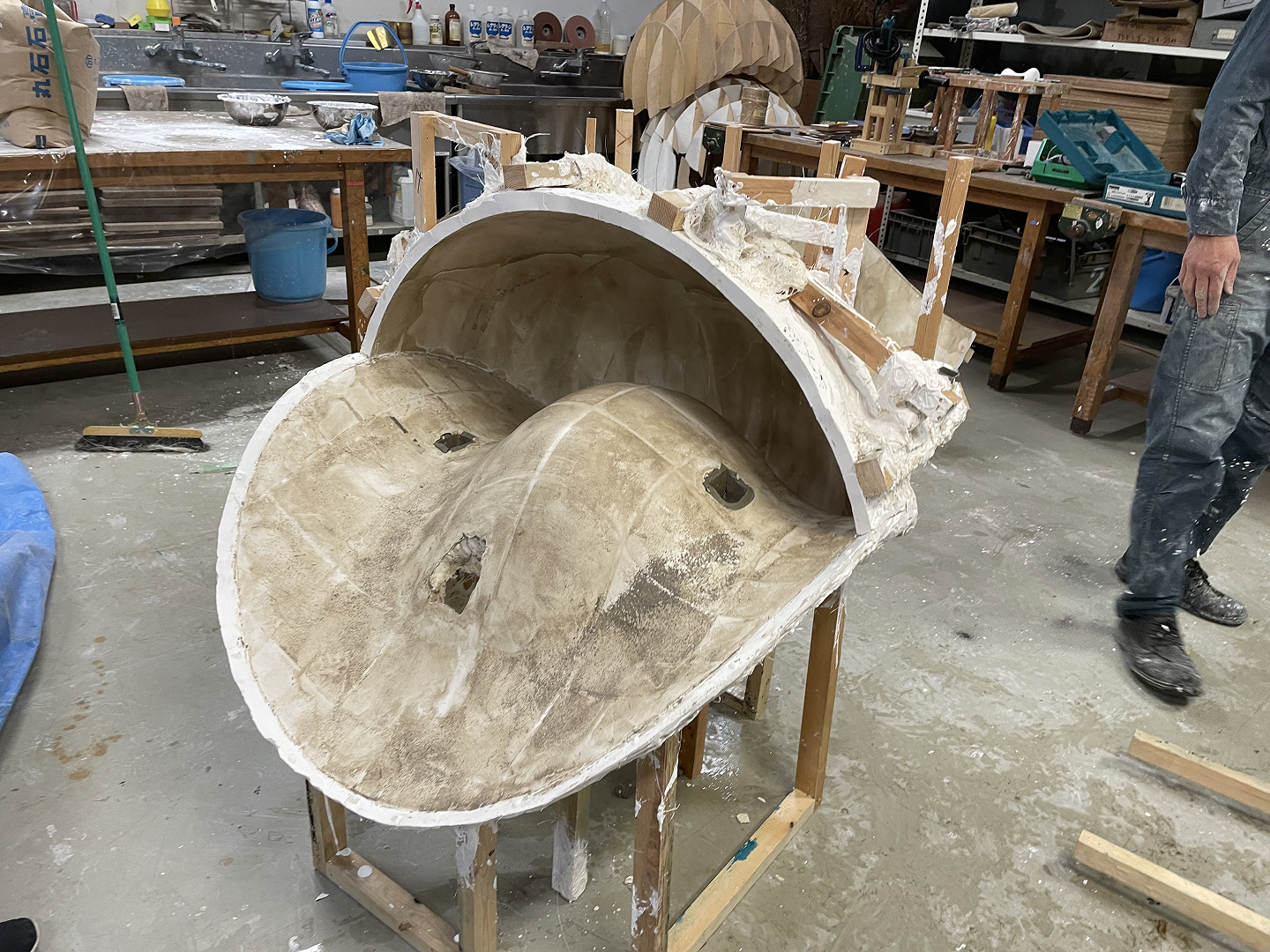 球形から椅子の形態を探る 詳細画像 09